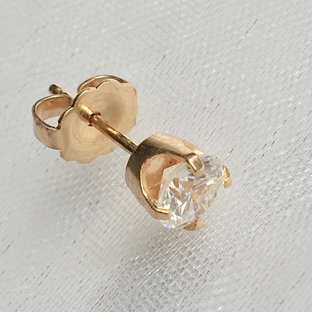 14Kt. Yellow Gold Round Brilliant Cut Diamond Stud
